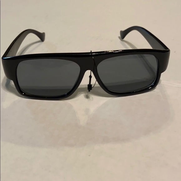 2 for $30 black frame sunglasses - Picture 1 of 2